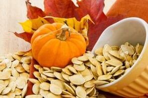 Taking peeled pumpkin seeds can help treat worms