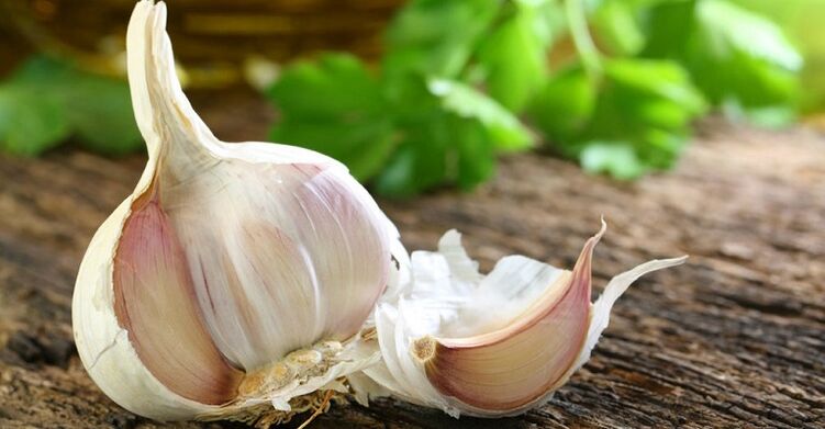 Garlic is a traditional folk remedy for treating parasites